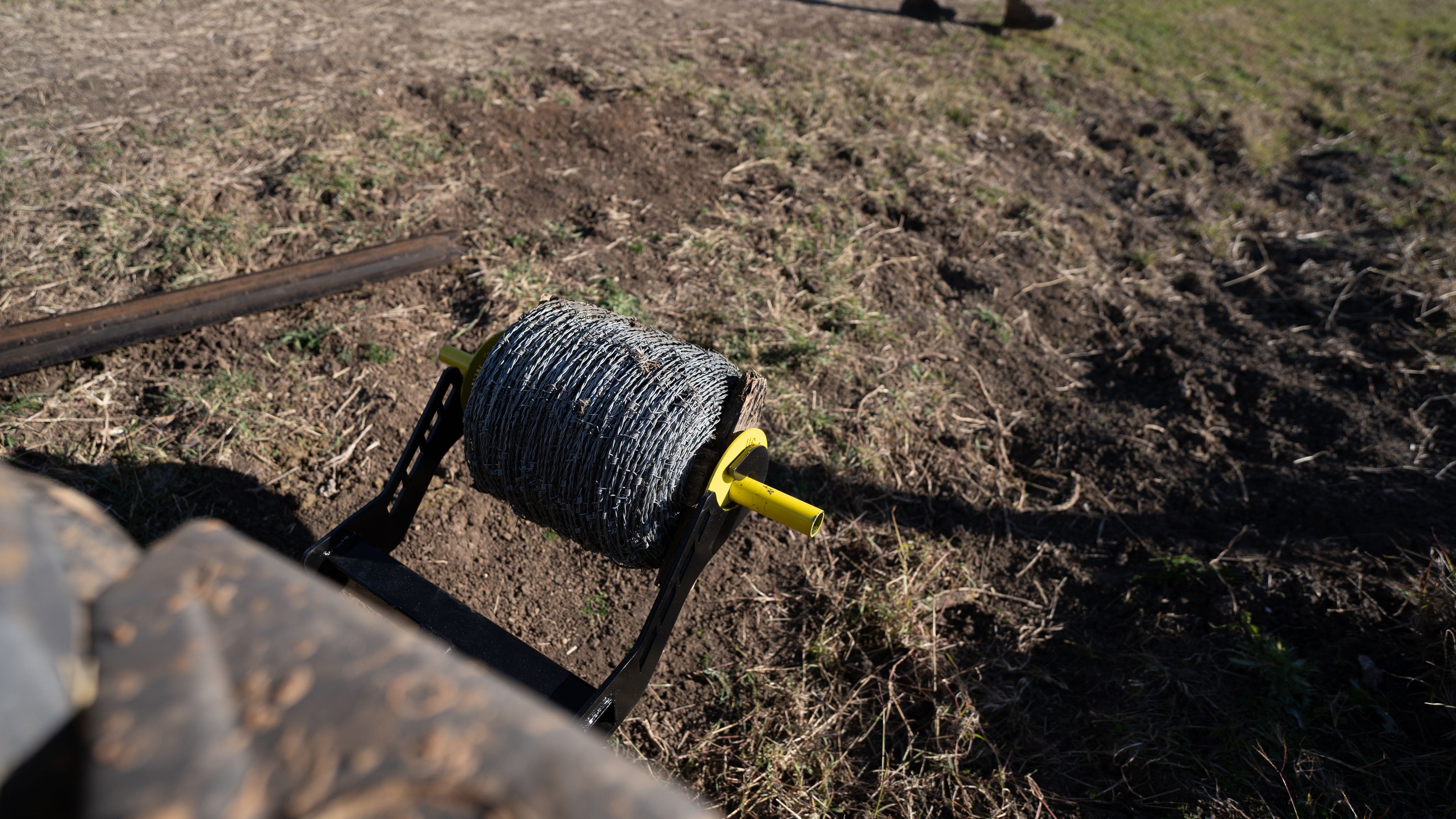 Tow Hitch Mounted SINGLE Barbed Wire Unroller – 626group